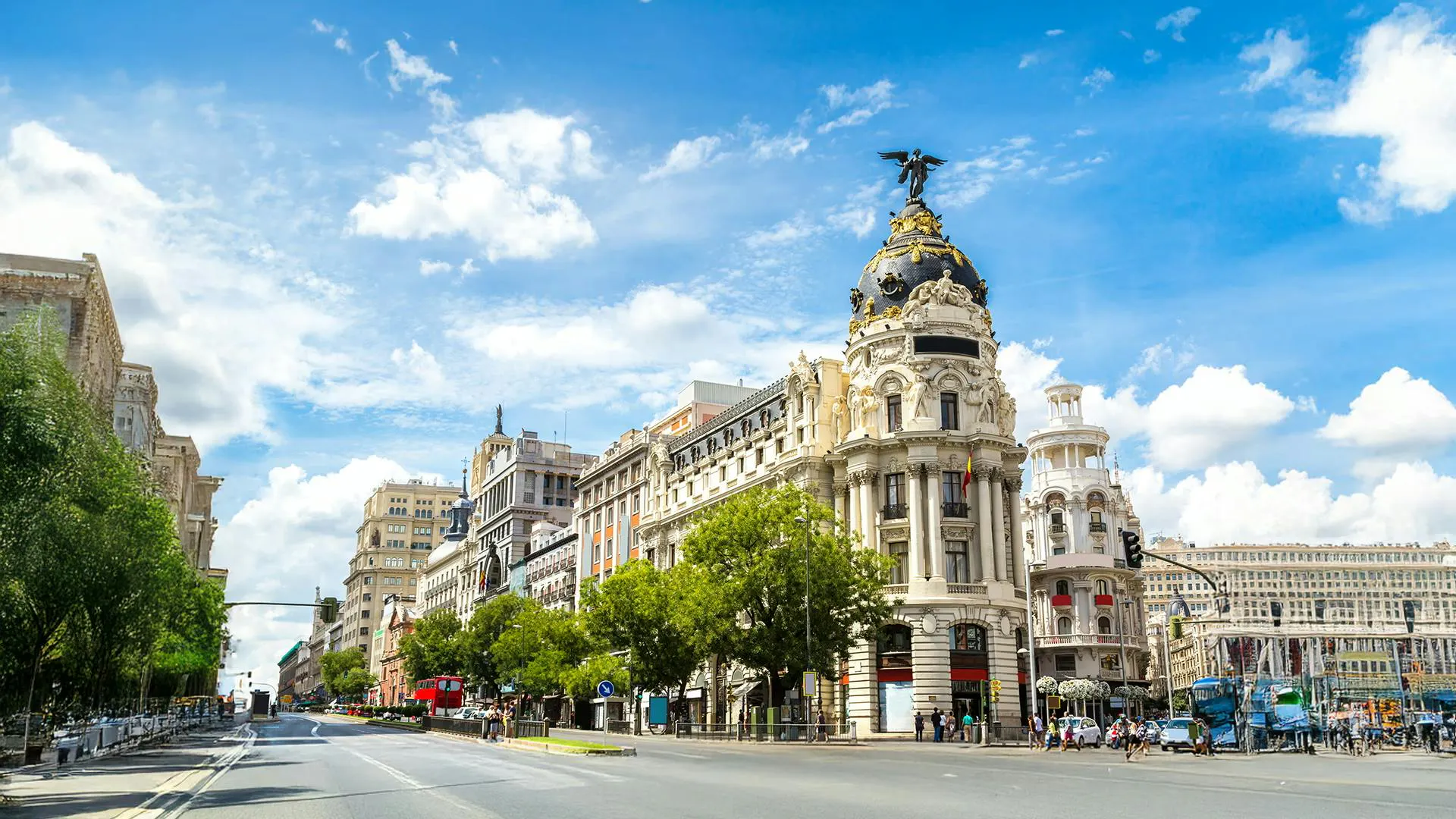 Impara lo spagnolo a Madrid vicino a Plaza de Cibeles. Corsi immersivi, cultura e vita cittadina nel cuore della Spagna