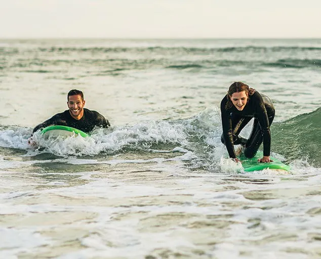 Persone che fanno surf, Cadice