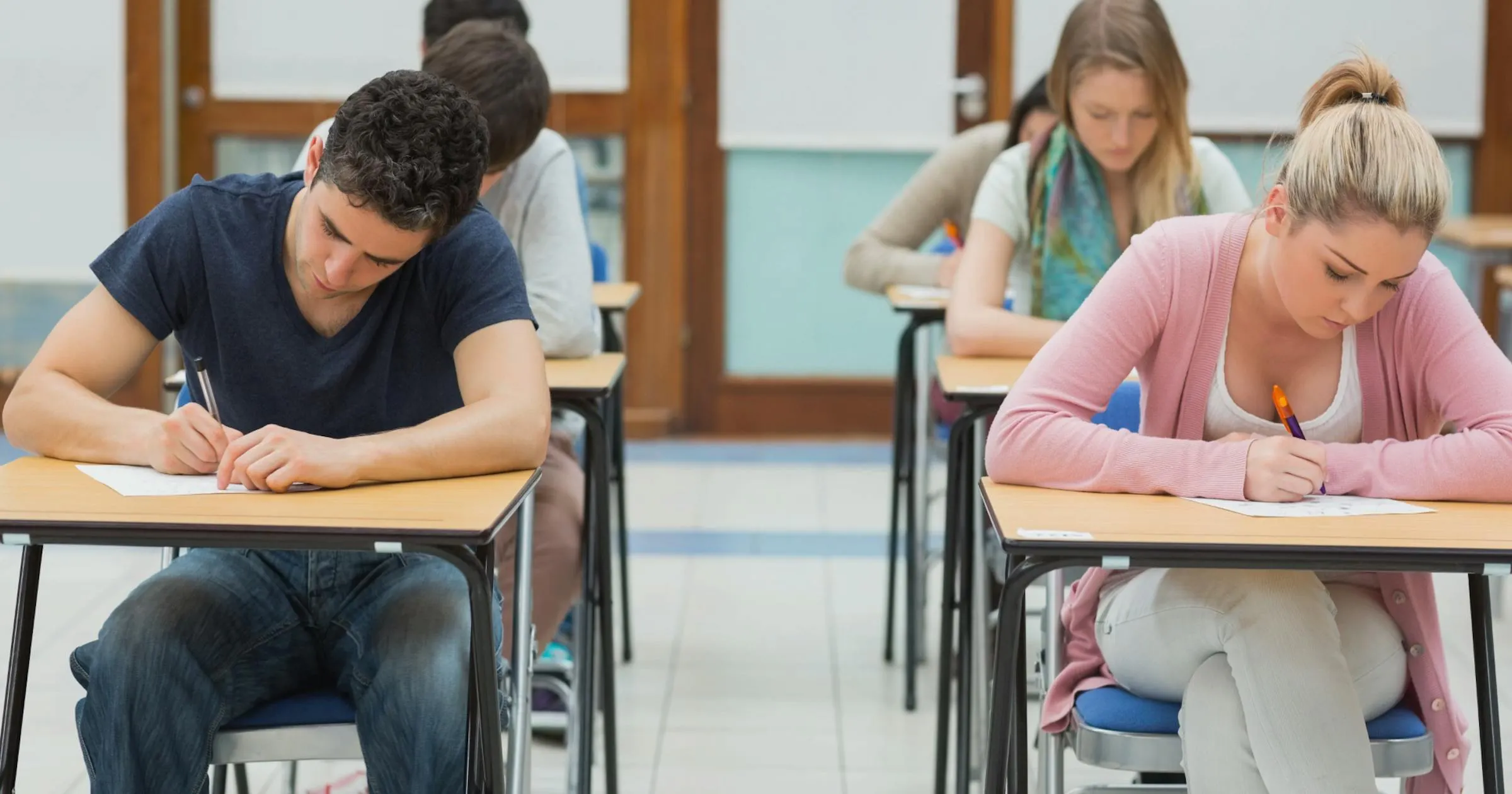 studenti che preparano un esame