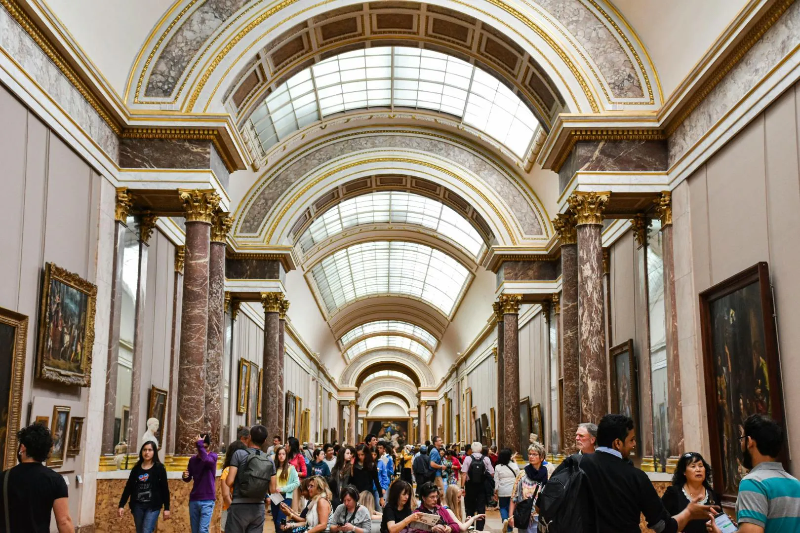 un gruppo di studenti in visita al Museo del Prado