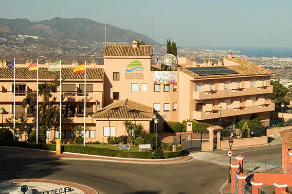 Edificio del campo estivo Enforex Marbella Elviria