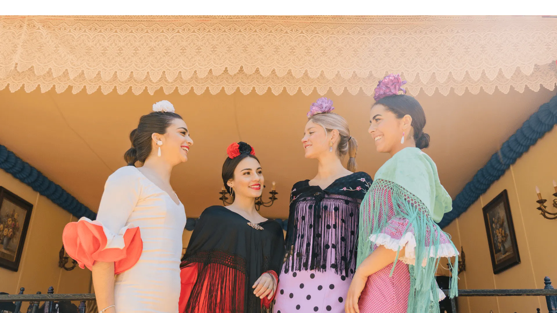 quattro giovani donne vestite in abiti flamenco per dare lezioni di danza