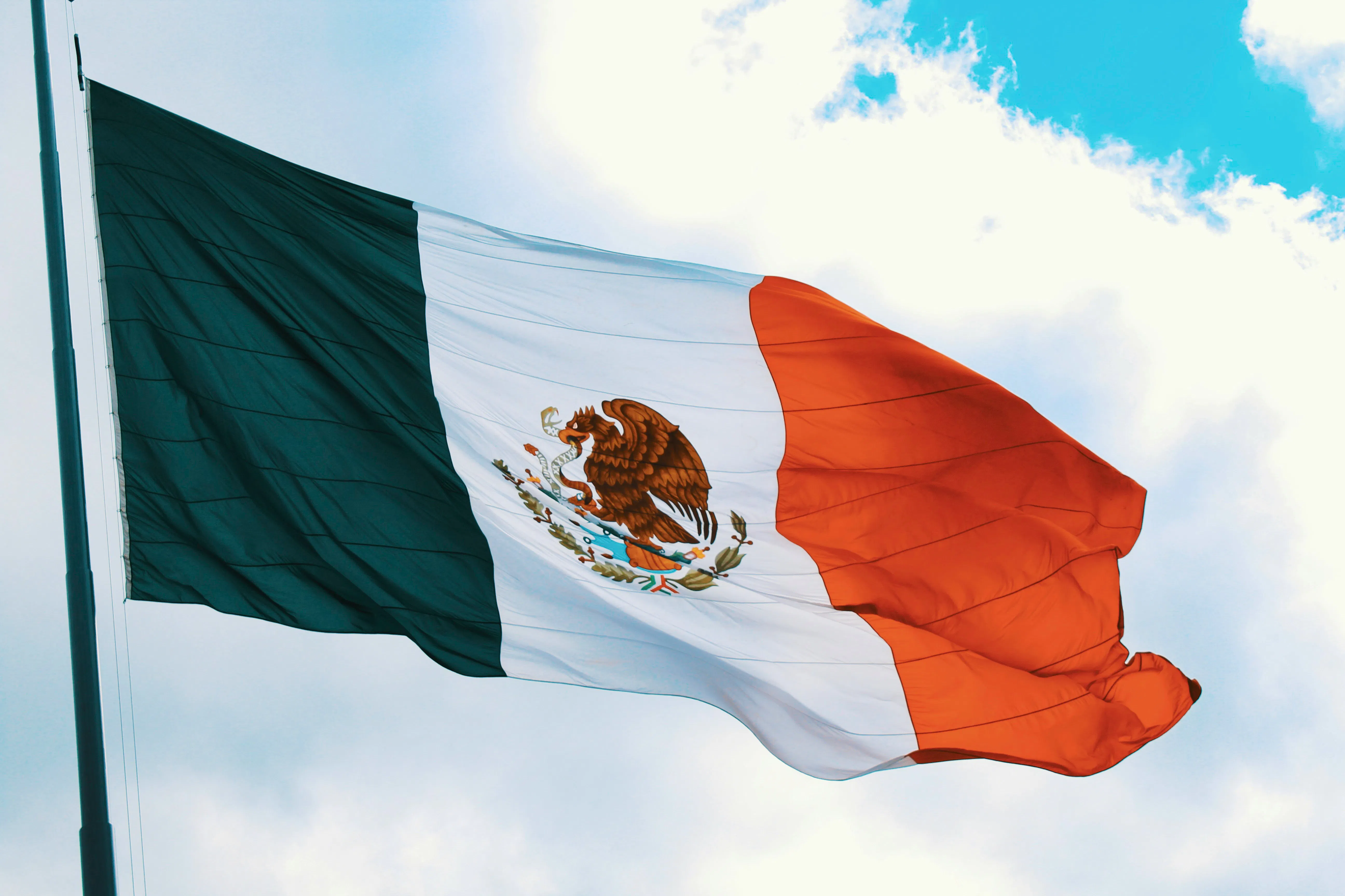 علم أحمر وأبيض وأزرق