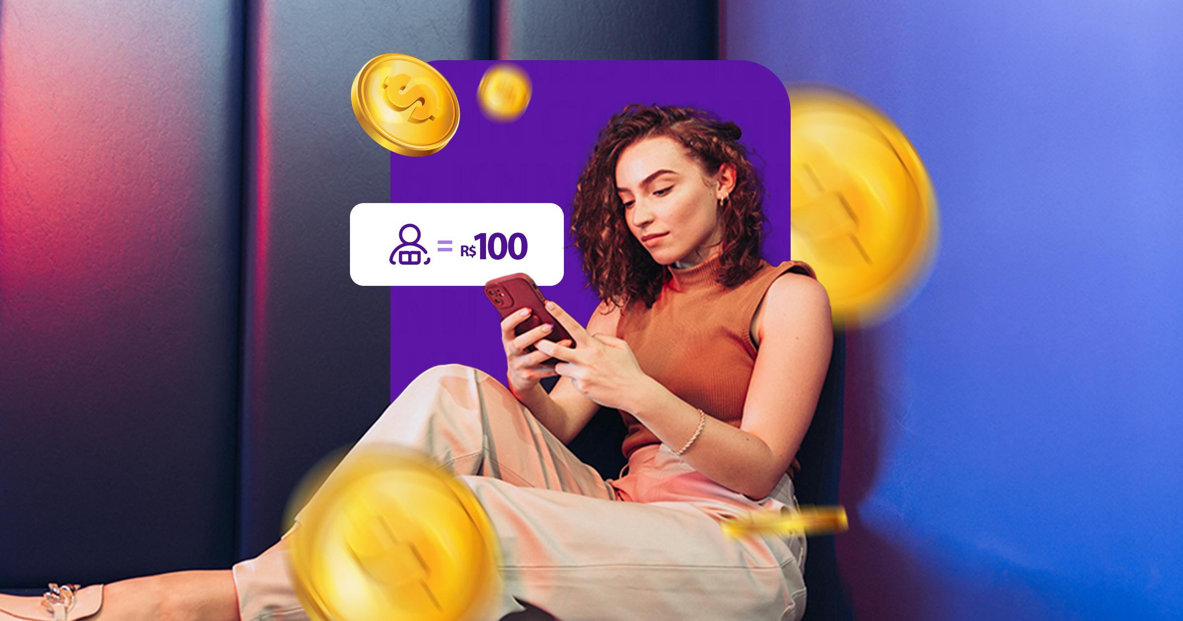 Mulher sentada em um banco usando o celular. Emojis de moedas em volta dela.