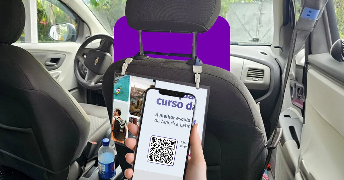 Celular lendo QR Code