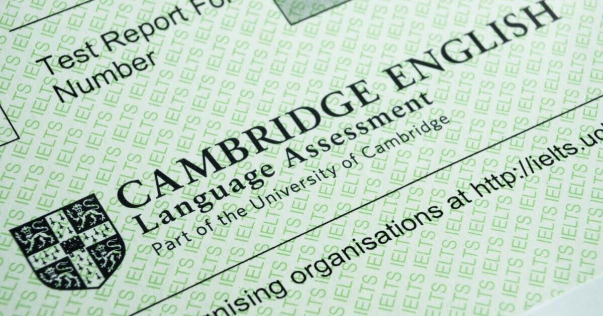 Um documento (prova) escrito "Camdridge English".