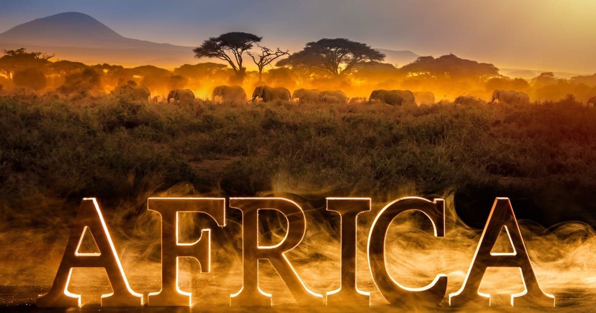 Foto de uma paisagem na África com o lettering "Africa".