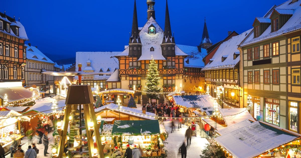 Imagem de um local na Alemanha com decoração de natal.