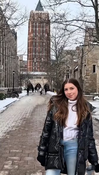 Foto de uma aluna da KNN Idiomas em sua viagem pelos Estados Unidos.