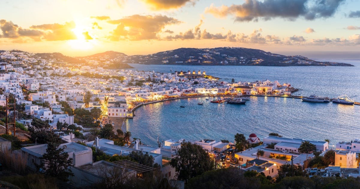 Foto paradisíaca de Santorini, localizado na Grécia.