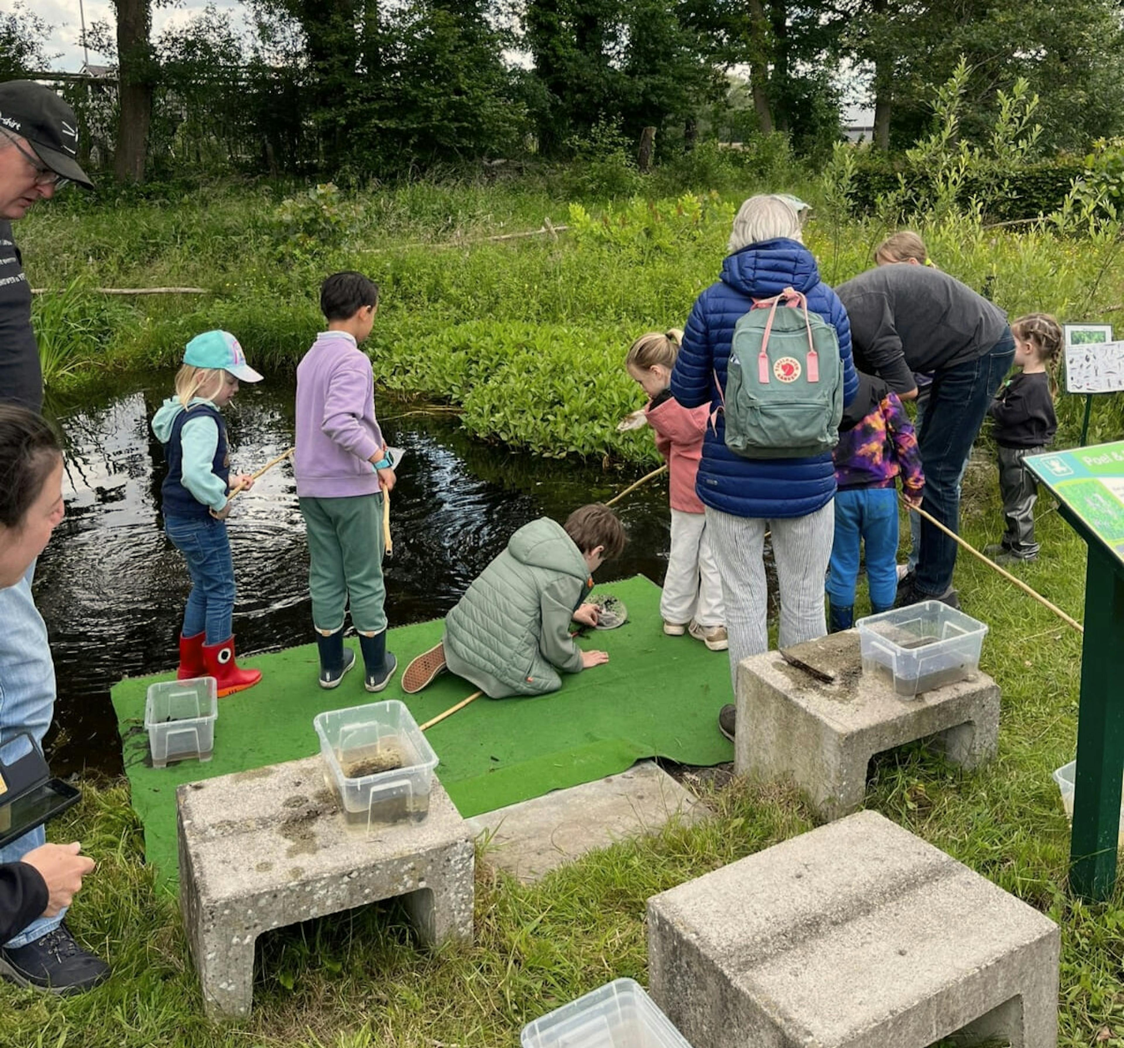 kinderen en ouders vissen