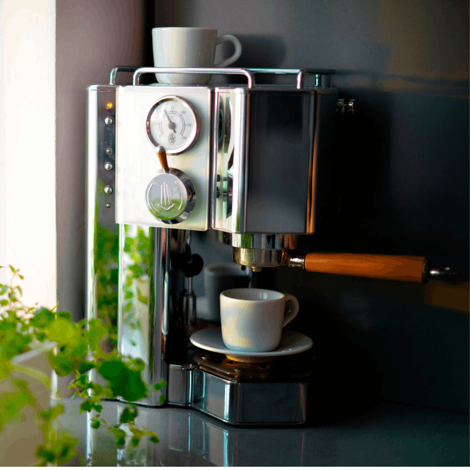 Reparatie aan je kapotte koffiezetmachine.