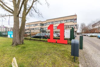 Verzamelgebouw waarin Stichting Centraal Register Techniek is gevestigd.
