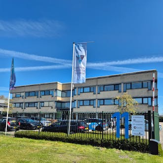 Verzamelgebouw waarin Stichting Centraal Register Techniek is gevestigd.