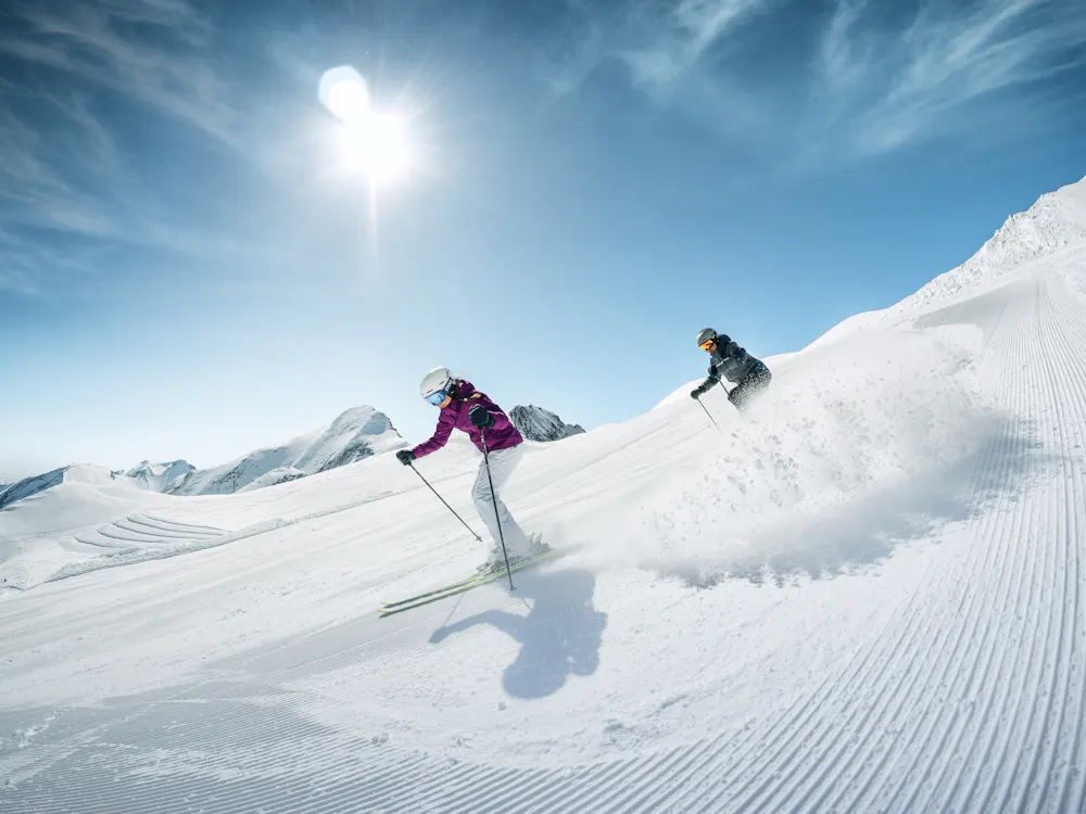 Grab your skis and enjoy going down perfect pists from the top of the mountain in Zell am See and Kaprun