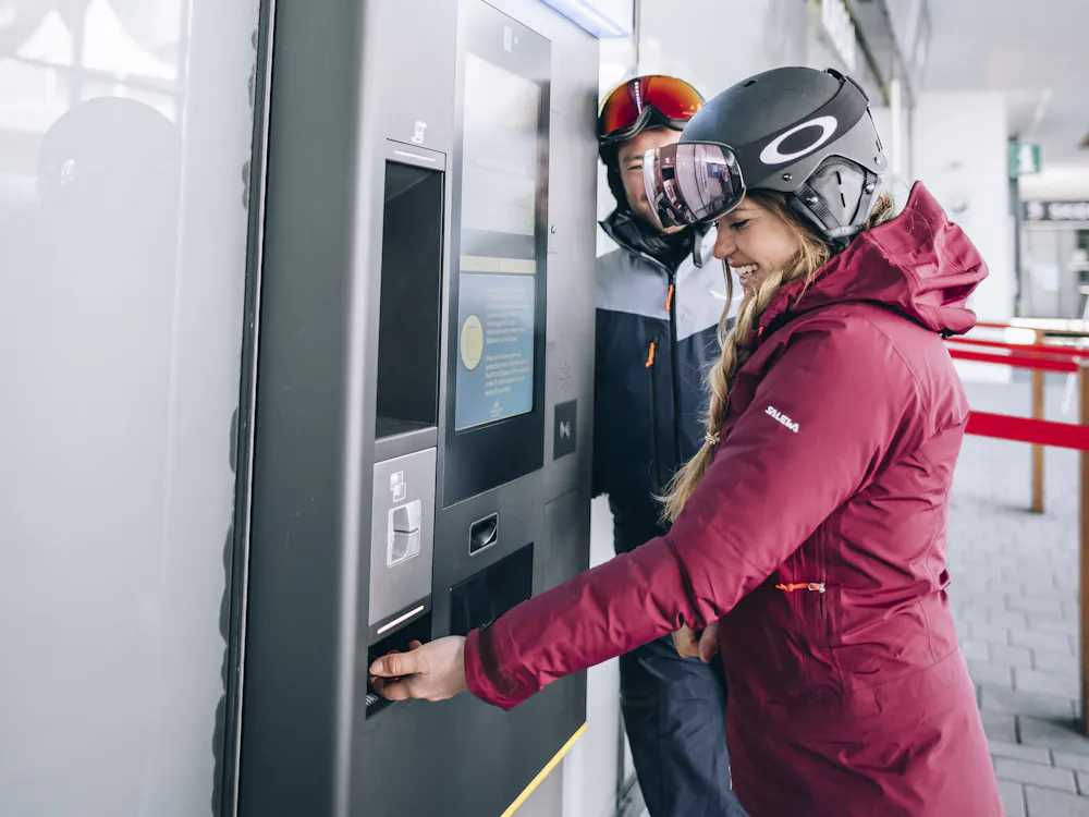 You can also easily buy your tickets at the ticket machine directly at the valley station of Schmittenhöhe.