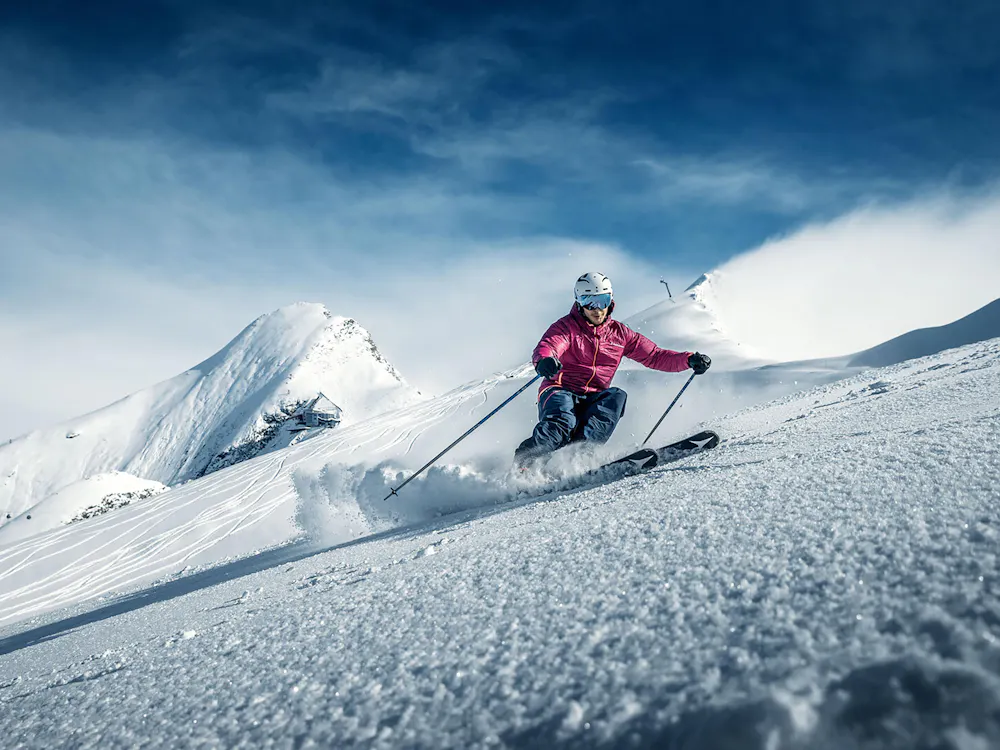 Enjoy skiing on perfectly prepared pists on the glacier Kitzsteinhorn in Zell am See and Kaprun