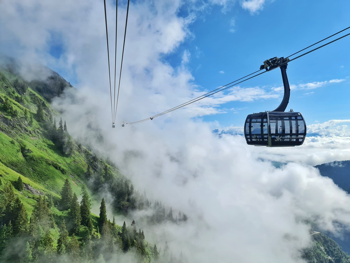 the 3K Konnection on kitzsteinhorn in summer, mountains, clouds and cable car