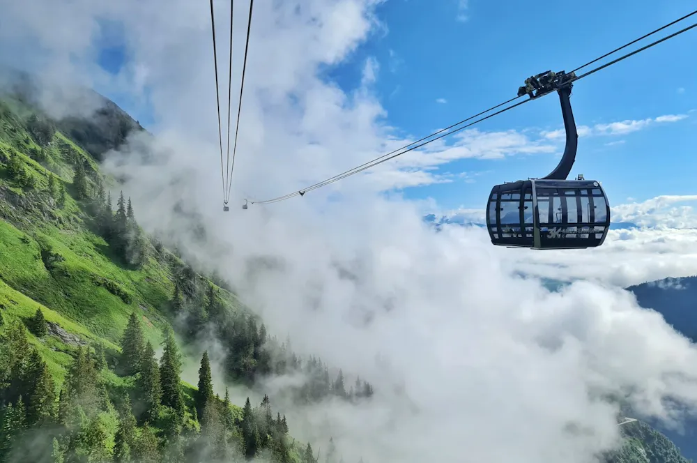 the 3K Konnection on kitzsteinhorn in summer, mountains, clouds and cable car