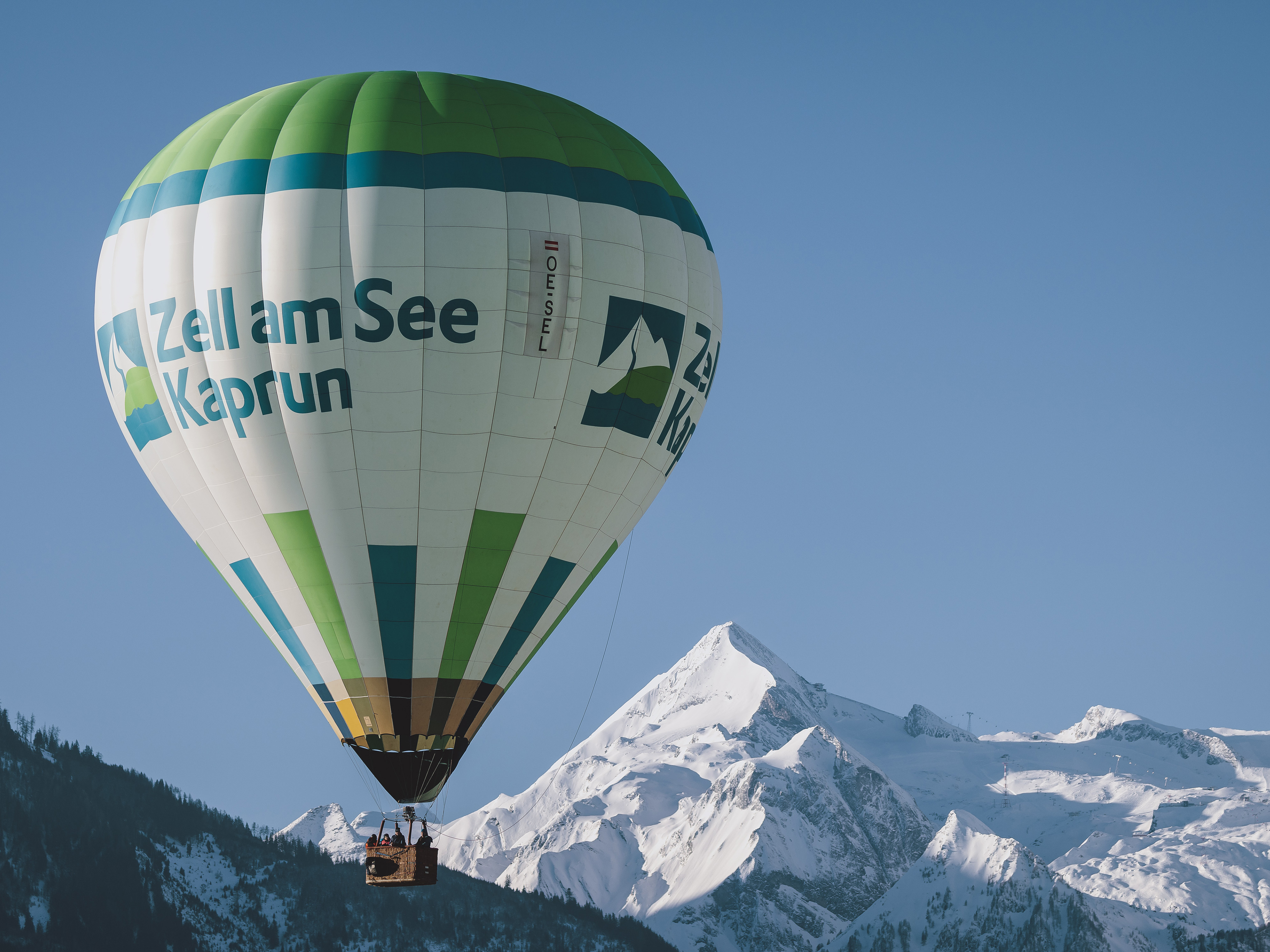 Have you ever seen Zell am See & Kaprun from above?
No? Here is your chance to do it in a hot air balloon in winter time