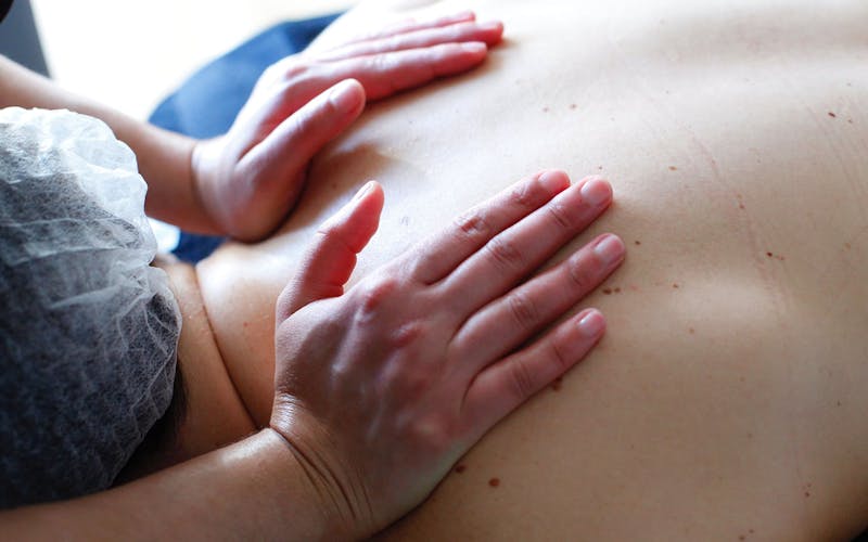 Le massage Esalen : définition et bienfaits
