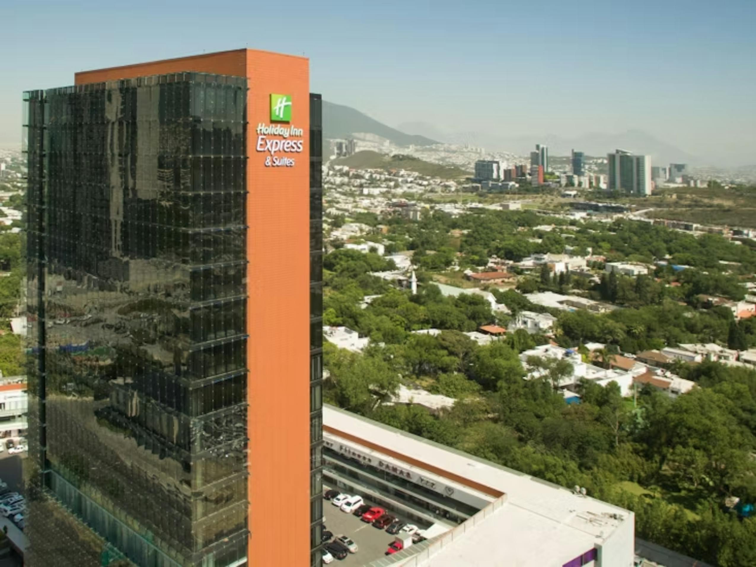 Holiday Inn Express and Suites Monterrey Valle