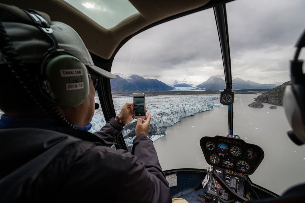 Helicopter flightseeing near Anchorage