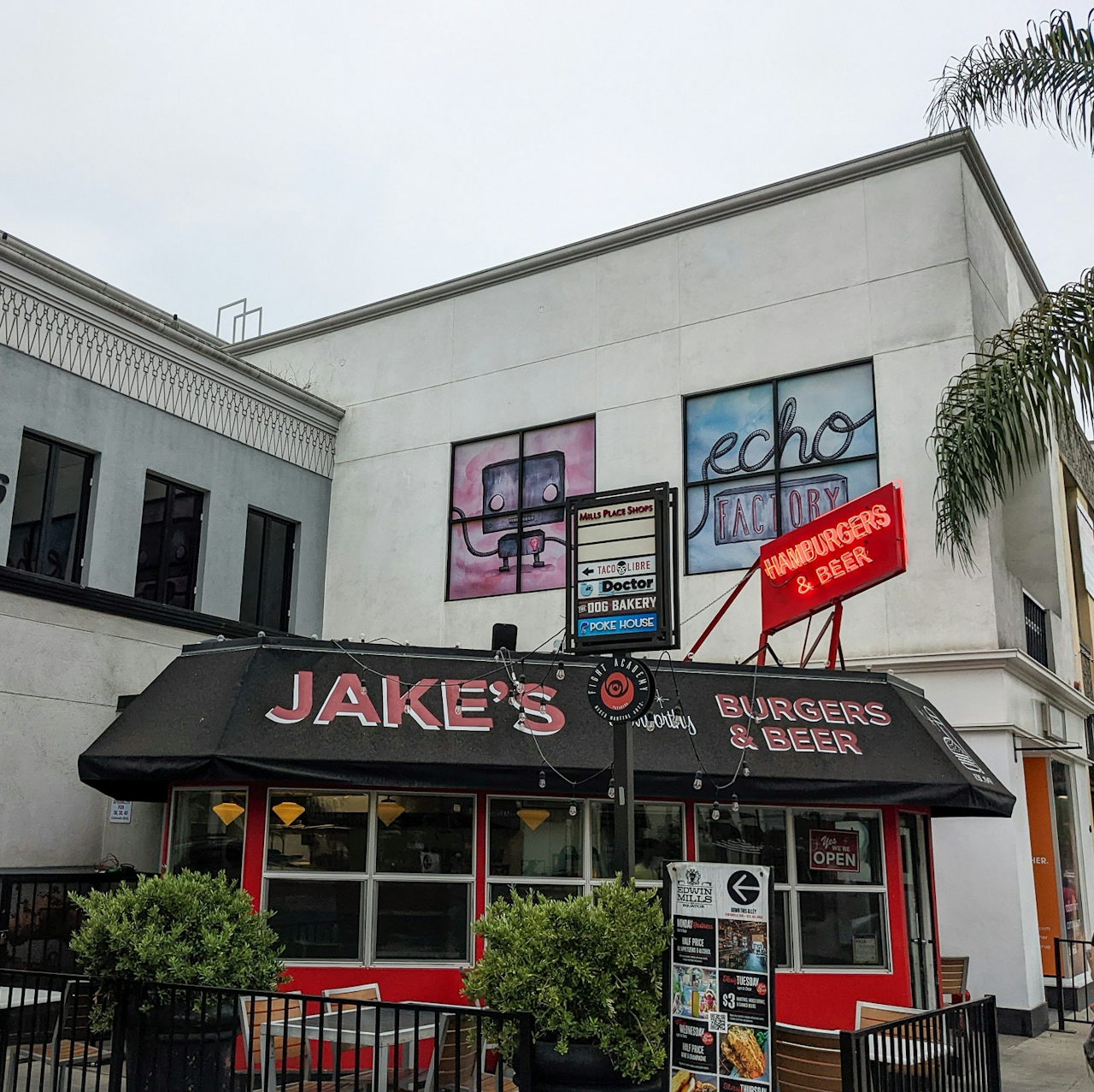 Jake's Burger and Bar outside area in Pasadena 