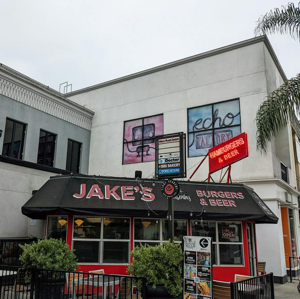 Jake's Burger and Bar outside area in Pasadena 