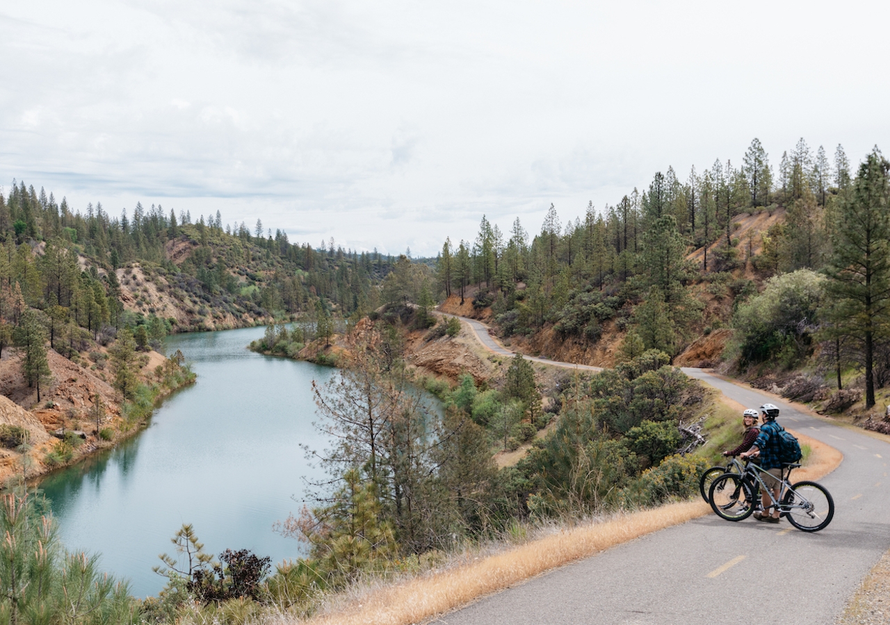 Cyclists on Sacramento River Trail in Redding