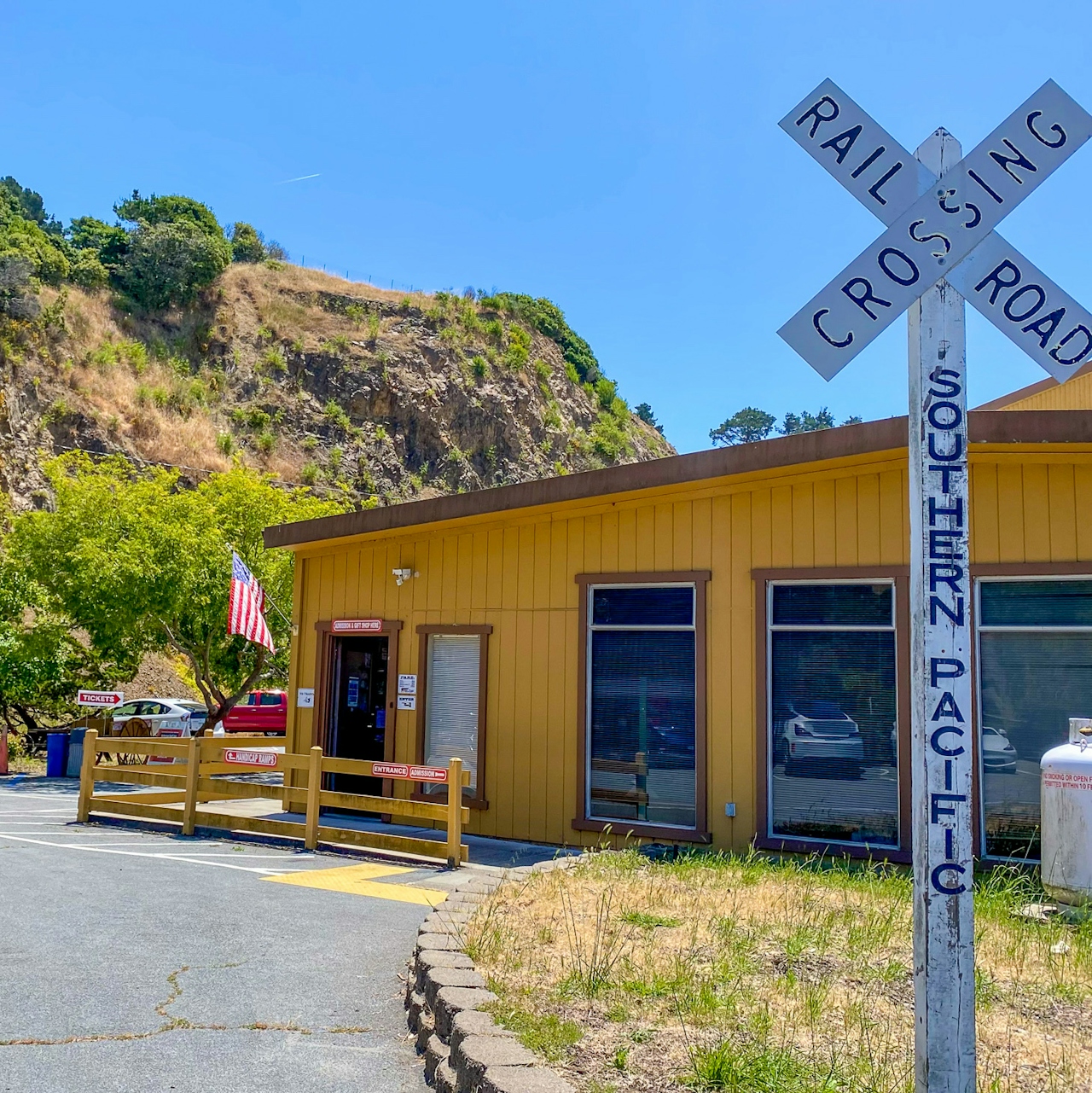 Exterior of the Golden Gate Model Railroad Museum 