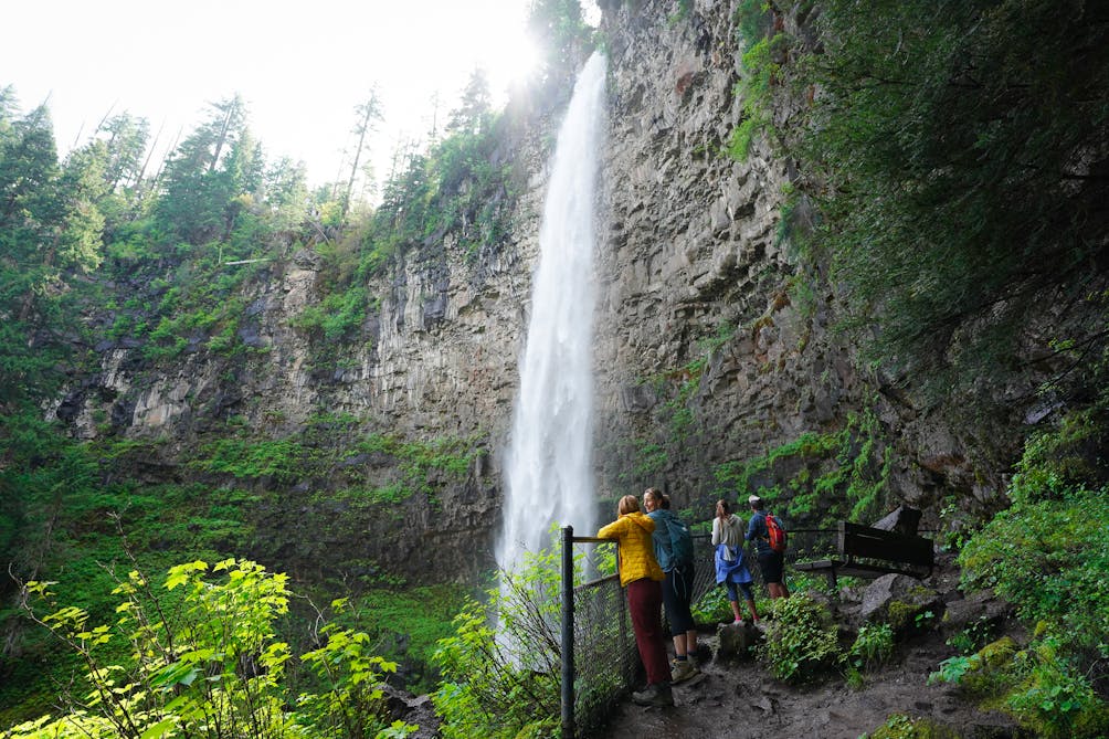 Up close picture of Watson Falls in Southern Oregon 