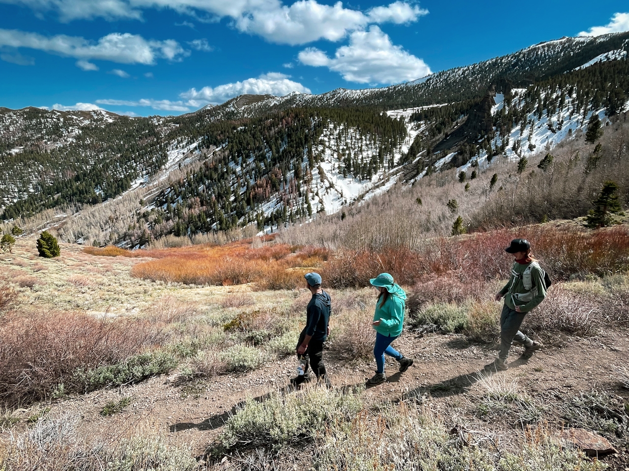 hikers near Reno on Thomas Creek Trail