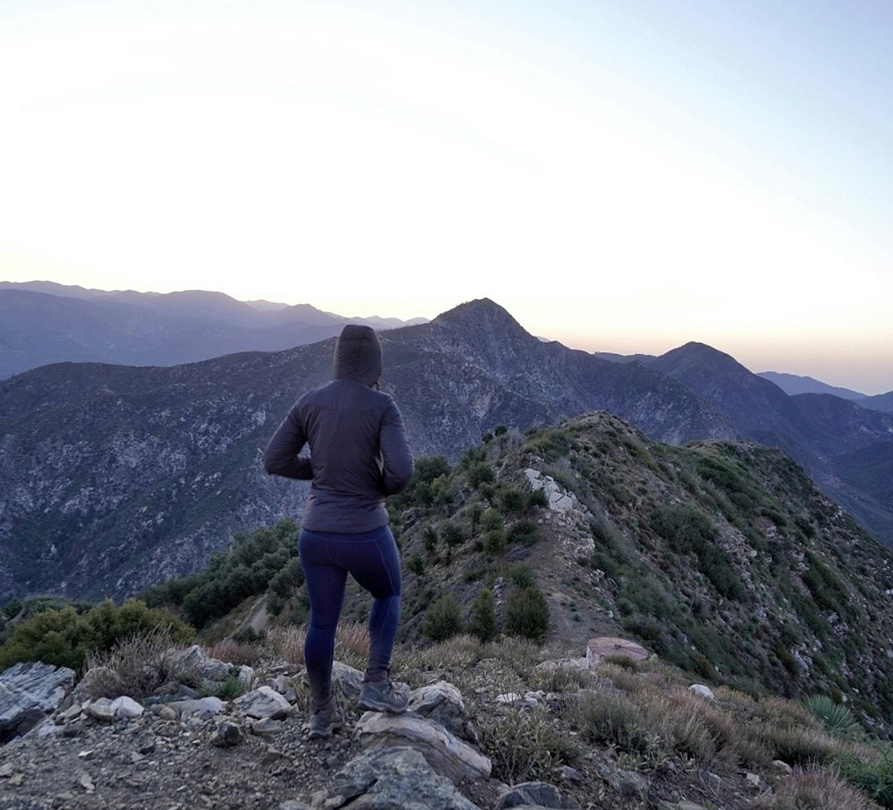 Woman looking out to the saddle of the hike to Josephine Peak in the San Gabriel Mountains 