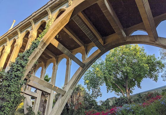 Urban Hike to the Shakespeare Bridge in LA 