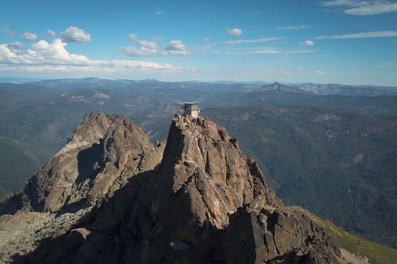 Hike to the Sierra Buttes Fire Lookout in the Lakes Basin 