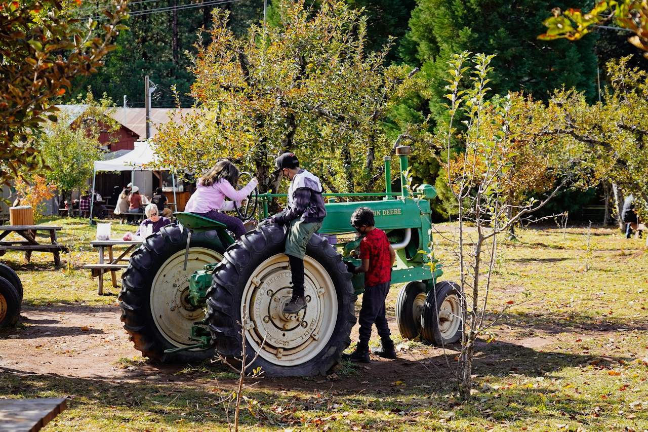 Rainbow Orchards Apple Hill