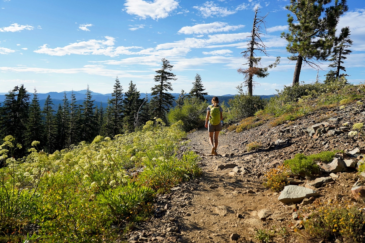 Hike to the Sierra Buttes Fire Lookout in the Lakes Basin 