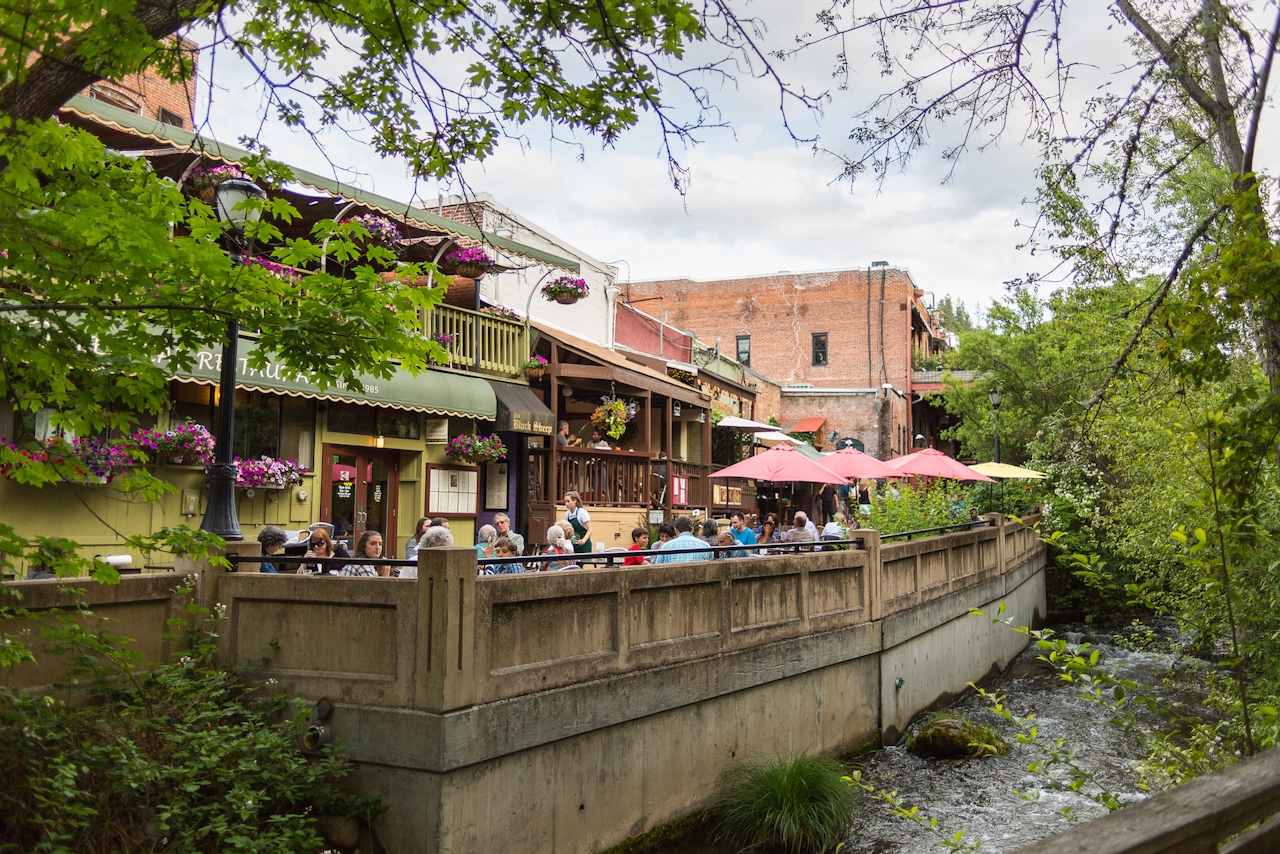 Ashland Oregon downtown dining