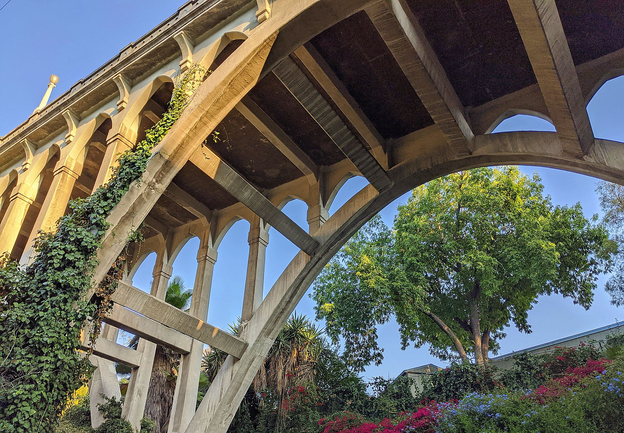 Urban Hike to the Shakespeare Bridge in LA 