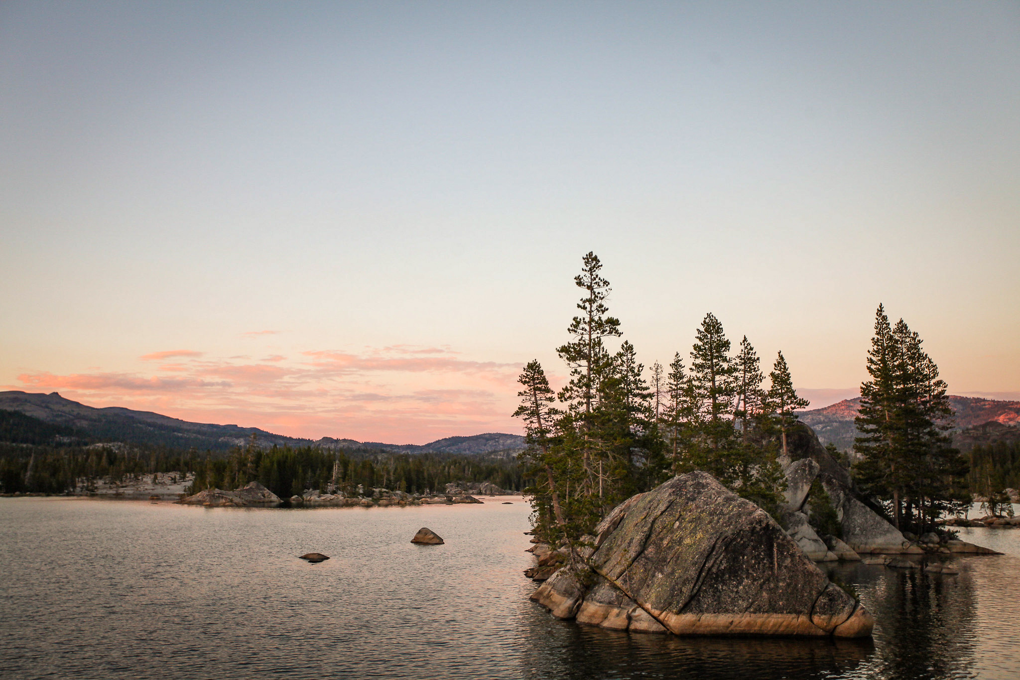 Sierra Nevada Lakeside camping adventures in California 
