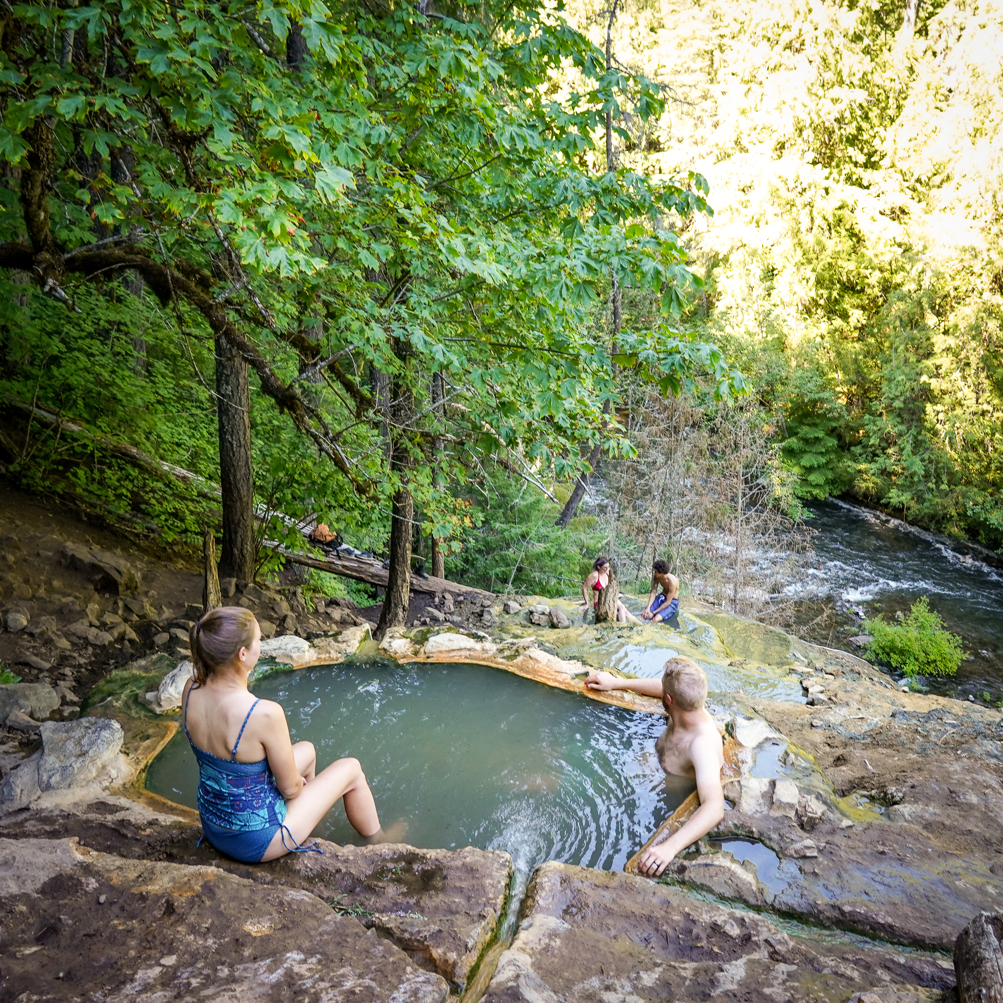 Hike to Umpqua Hot Springs in Southern Oregon 