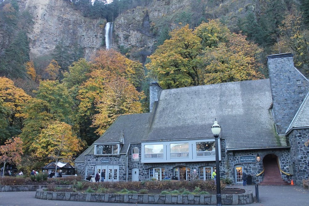 Multnomah Falls Lodge