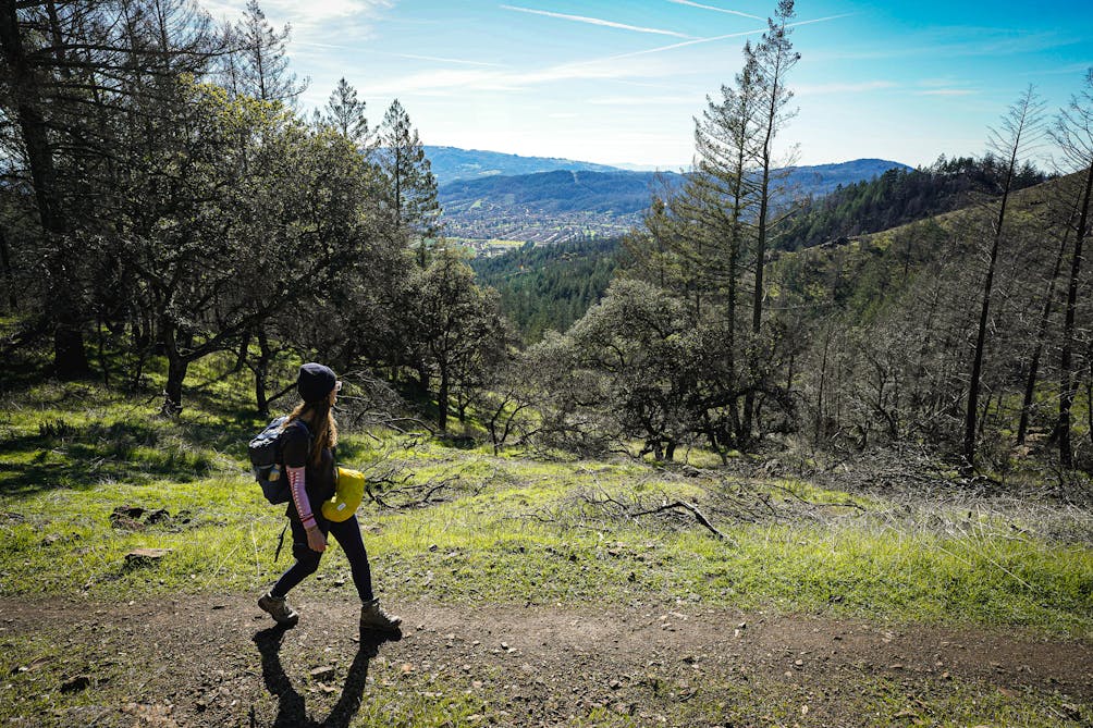 Woman hiking the Lawson Trail overlooking the Mayacamas mountain range in Hood Mountain Regional Park Sonoma Valley 