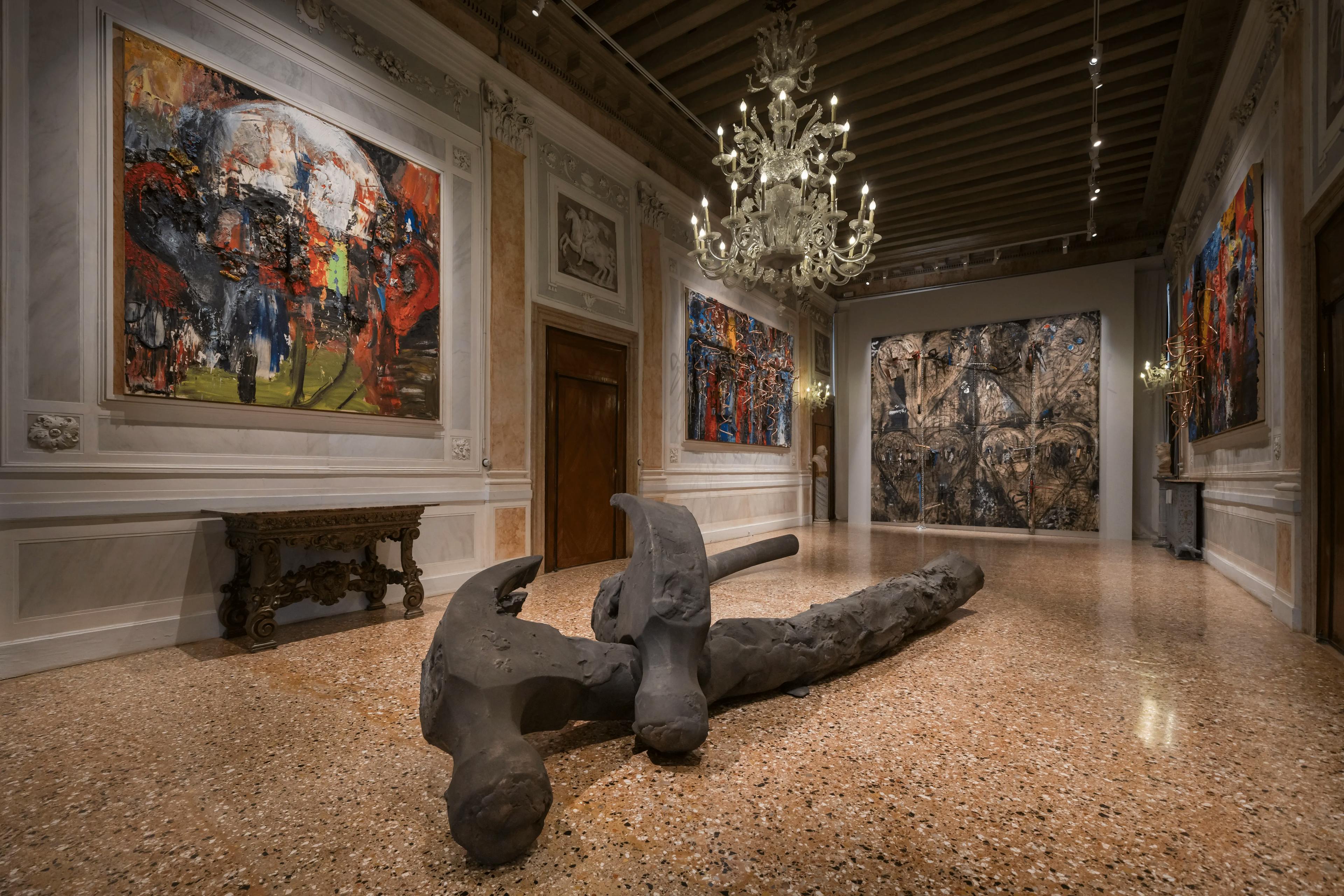 Installazione parte del progetto espositivo per la mostra Jim Dine - The Dog on the Forge a palazzo Rocca