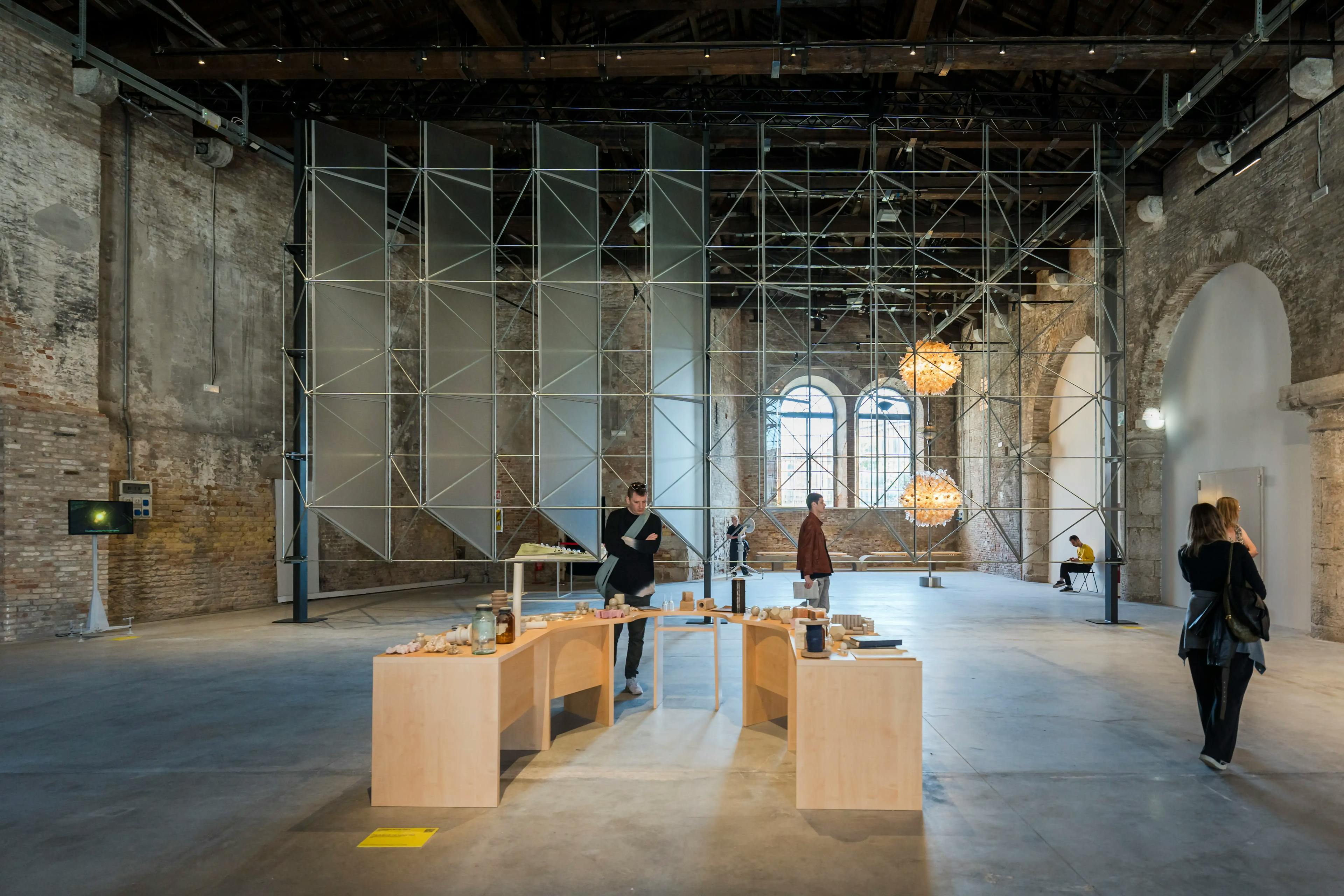 Vista parziale dell'installazione prodotta e coordinata da We Exhibit per il Padiglione Uzbekistan alla Biennale di Venezia 2025