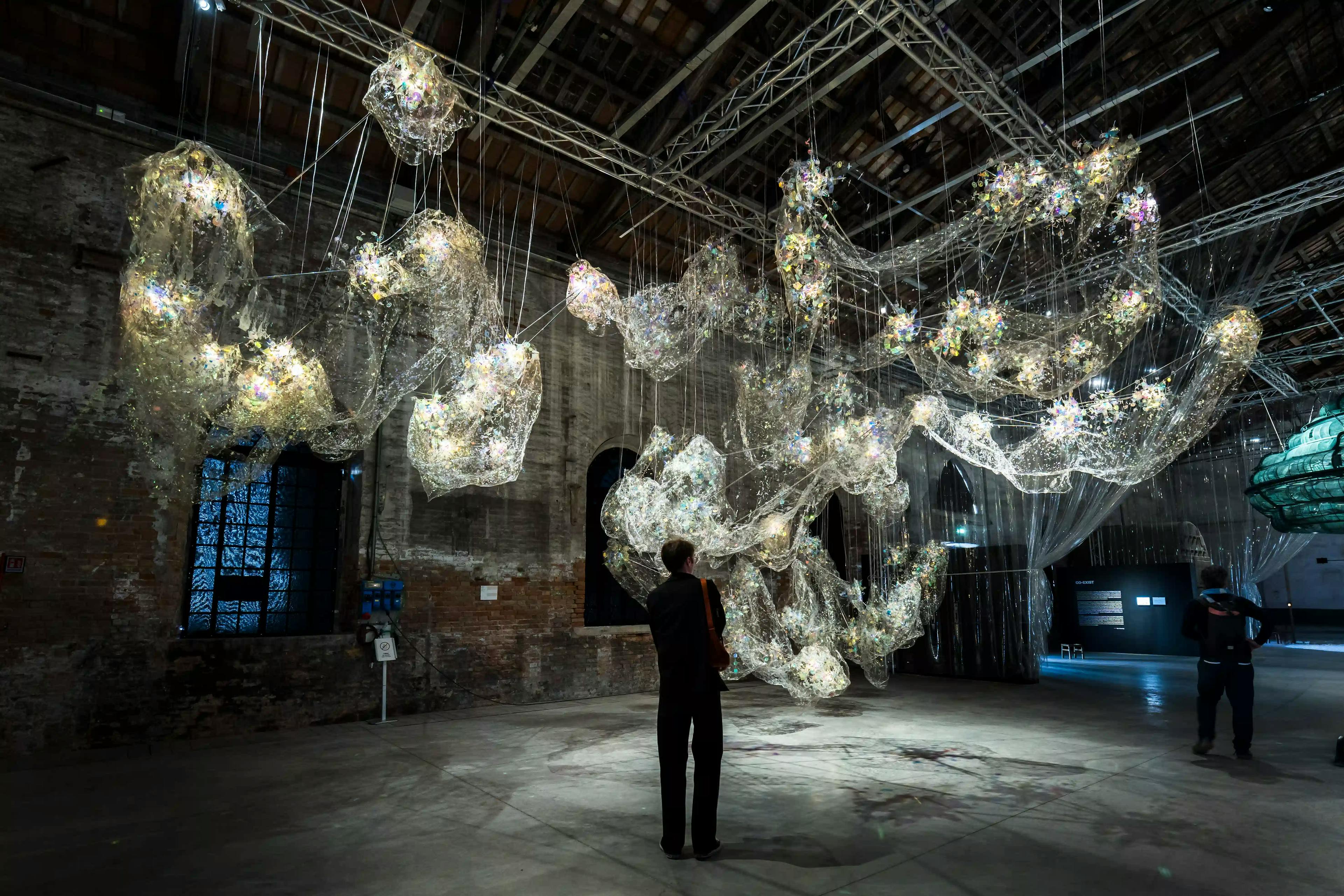 Vista complessiva dell'installazione prodotta e coordinata da We Exhibit per il Padiglione Cina alla Biennale di Venezia 2025