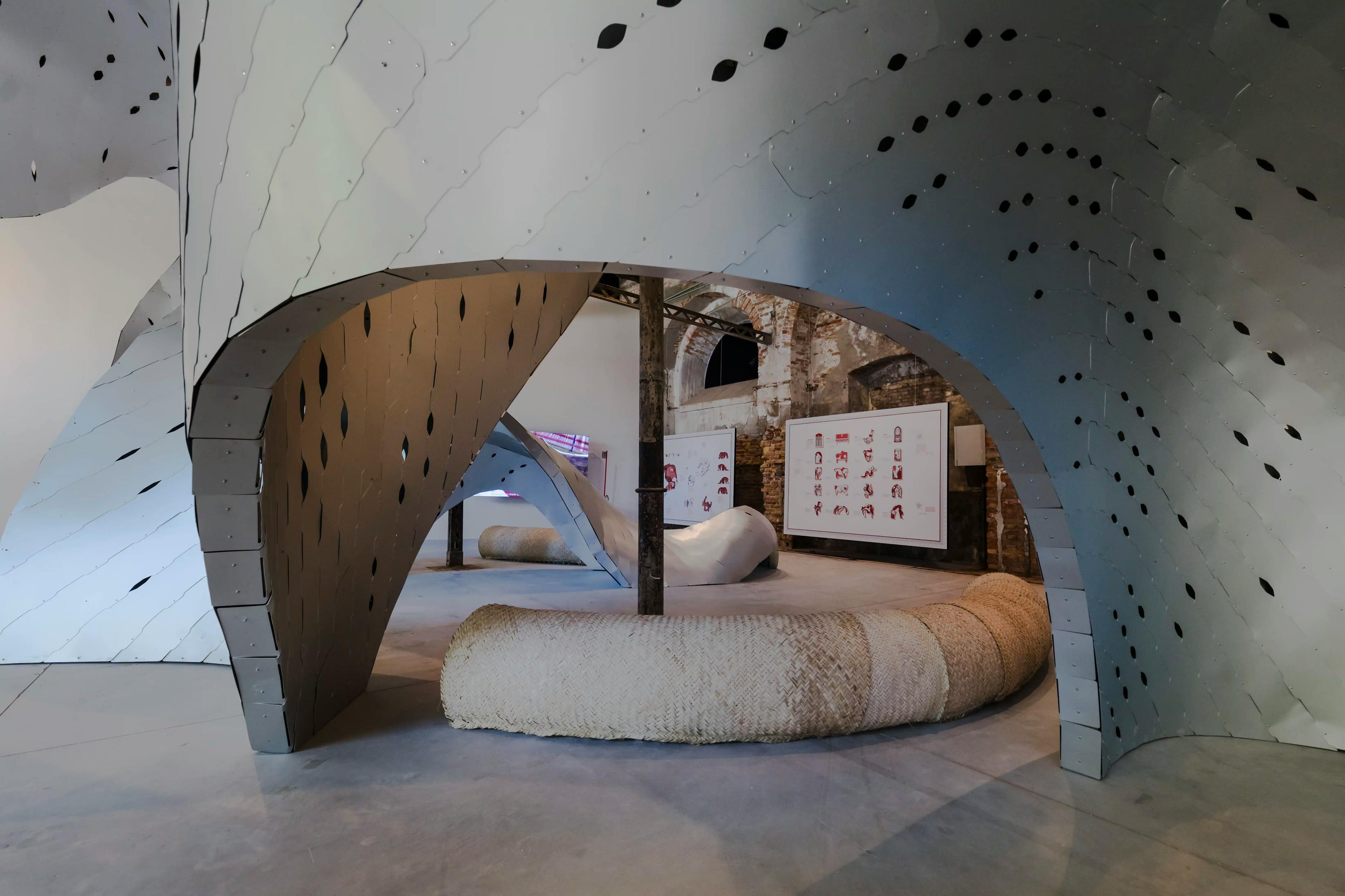 Dettaglio dell'installazione prodotta e coordinata da We Exhibit per il Padiglione Oman alla Biennale di Venezia 2025