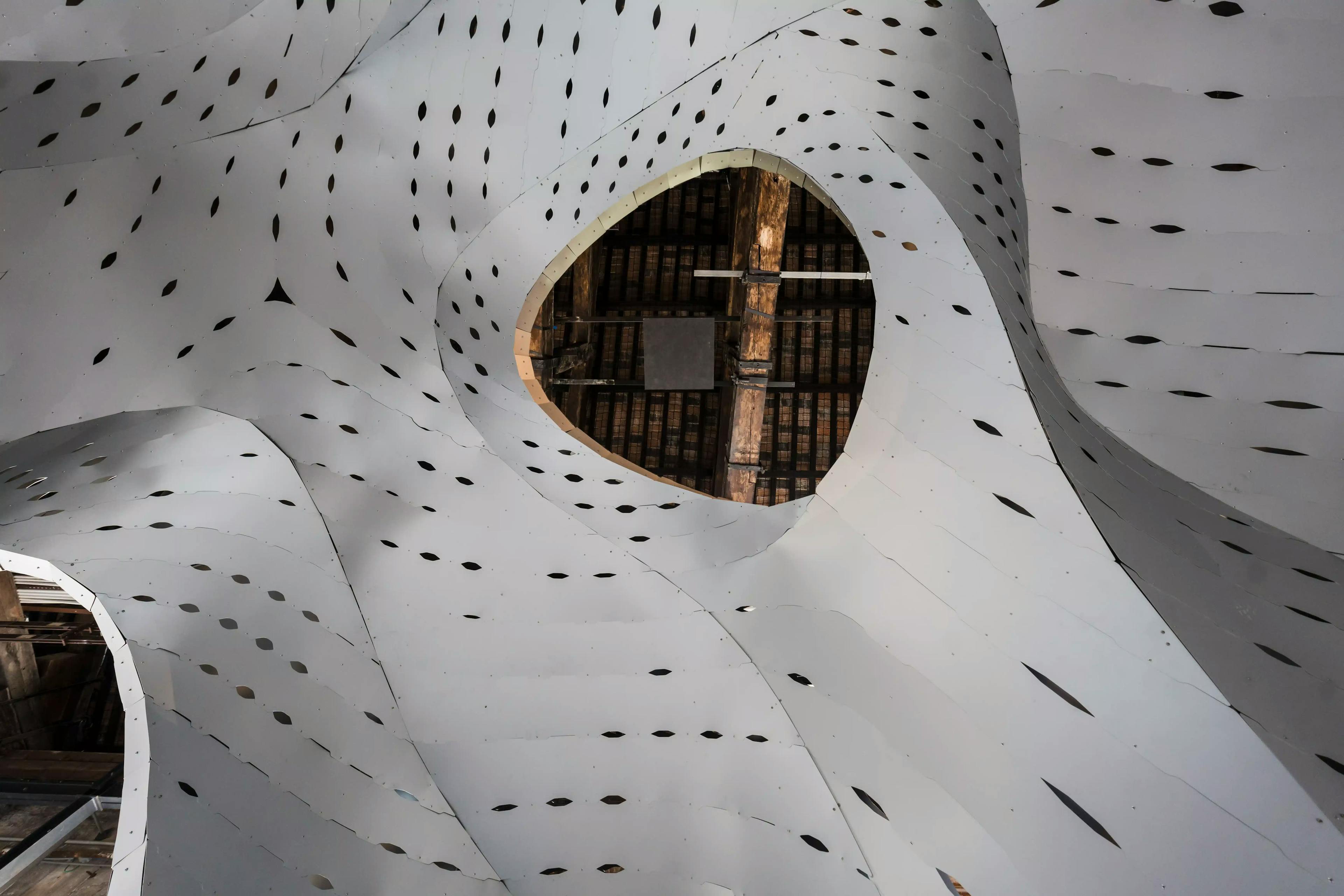 Dettaglio dell'installazione prodotta e coordinata da We Exhibit per il Padiglione Oman alla Biennale di Venezia 2025
