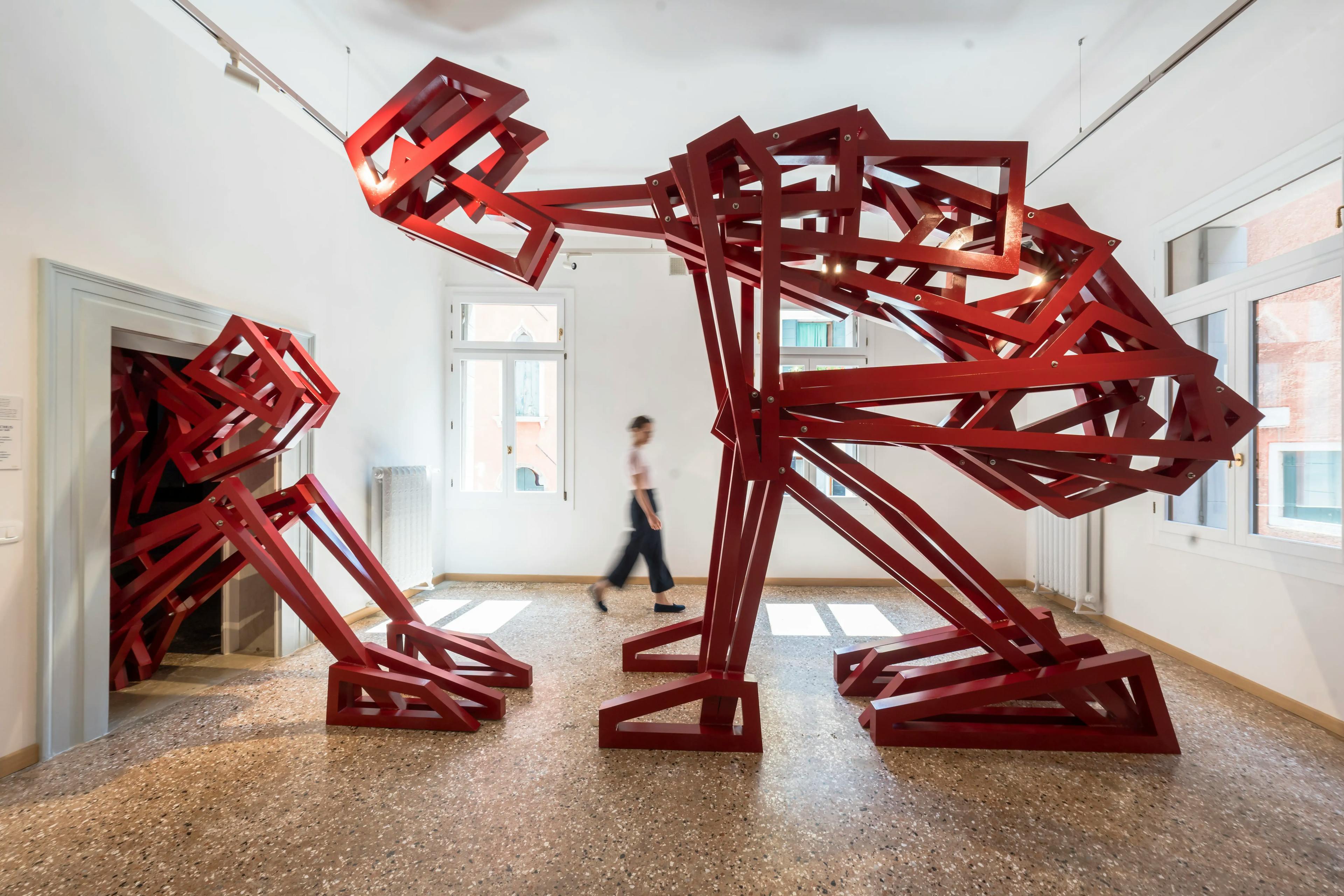 Vista dell'installazione prodotta da We Exhibit per la mostra Telemachus, organizzata da Fondation Valmont a Palazzo Bonvicini a Venezia.